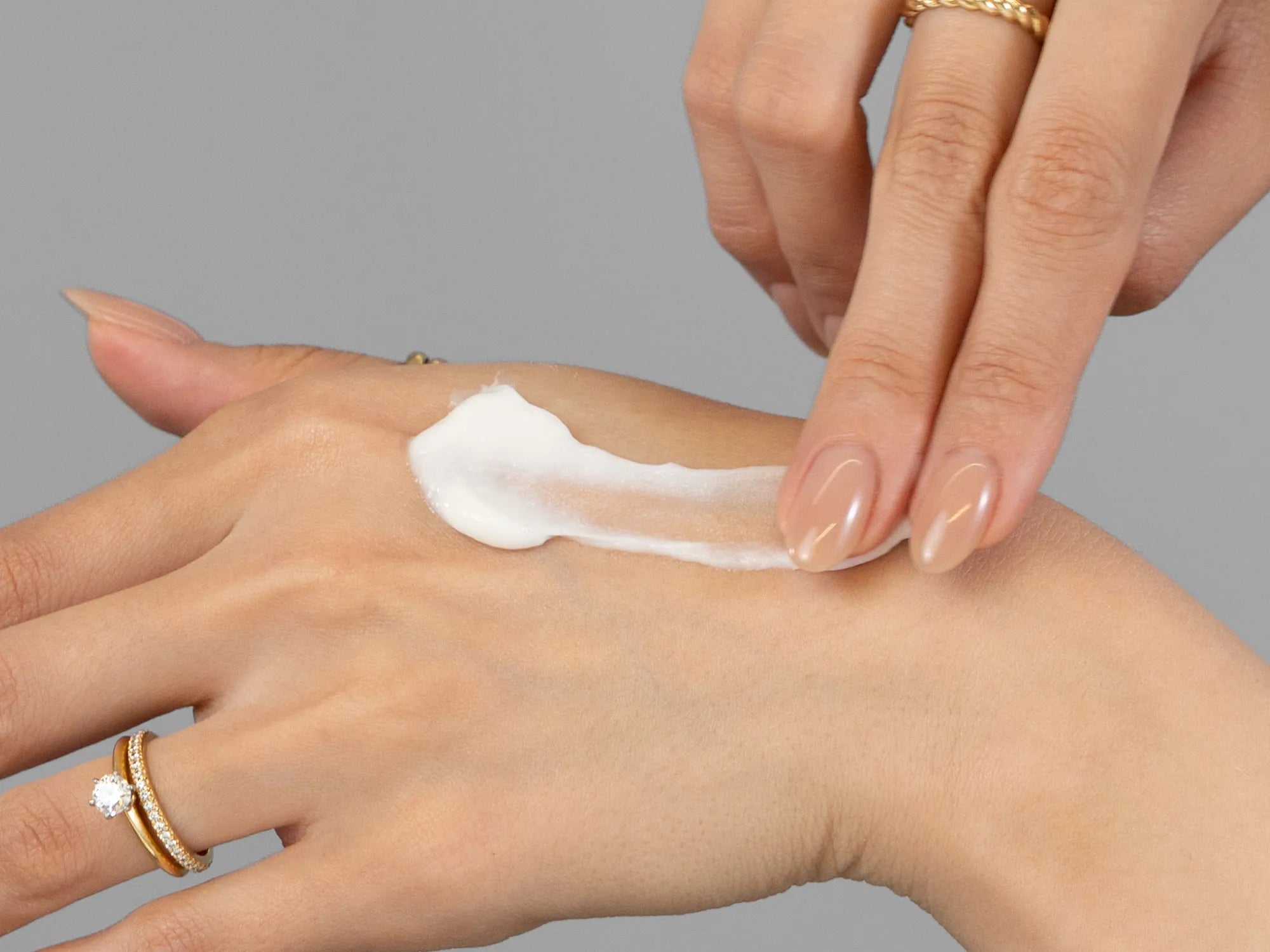 Laziza from LAZ Skincare demonstrating the texture and application of Environ Sebu-Clear Masque on her hand