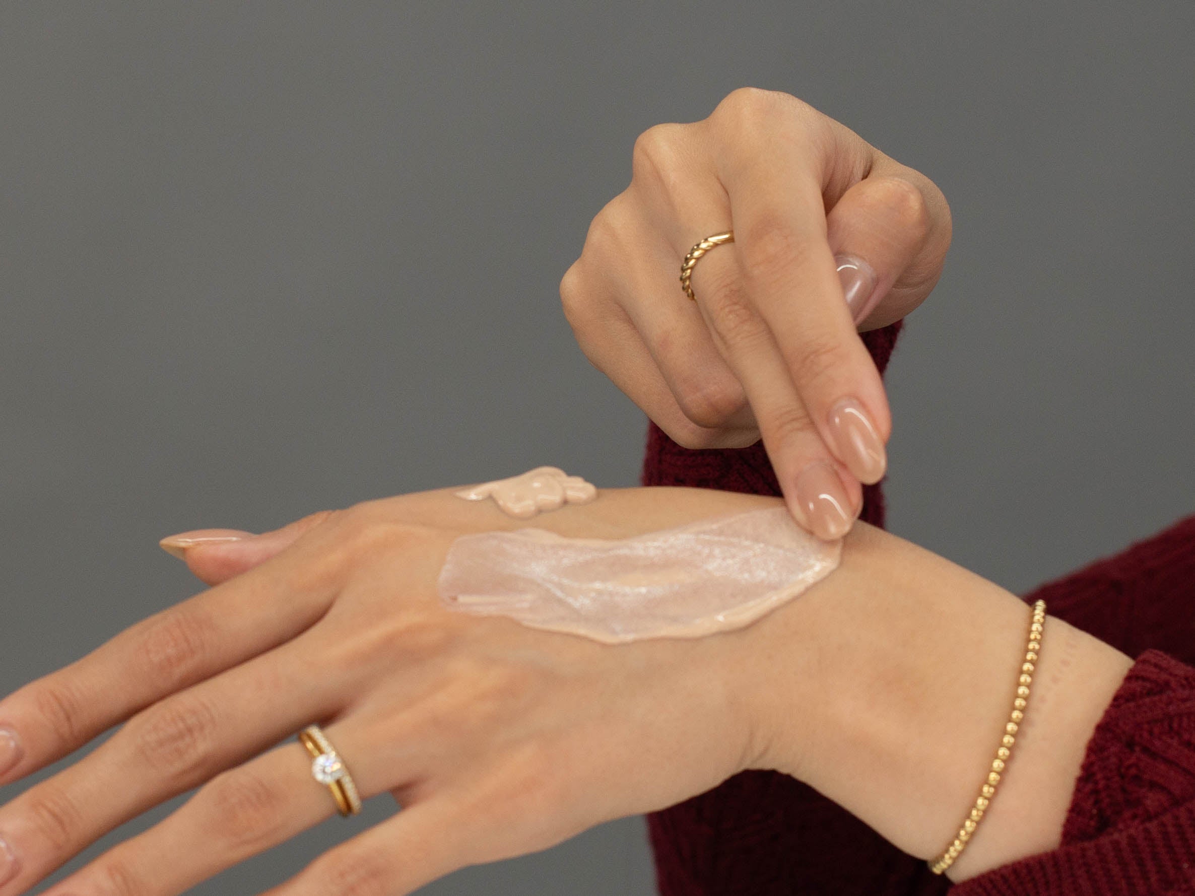 Closeup of Laziza from LAZ Skincare applying Epicutis Lipid Shield SPF30 to her hand