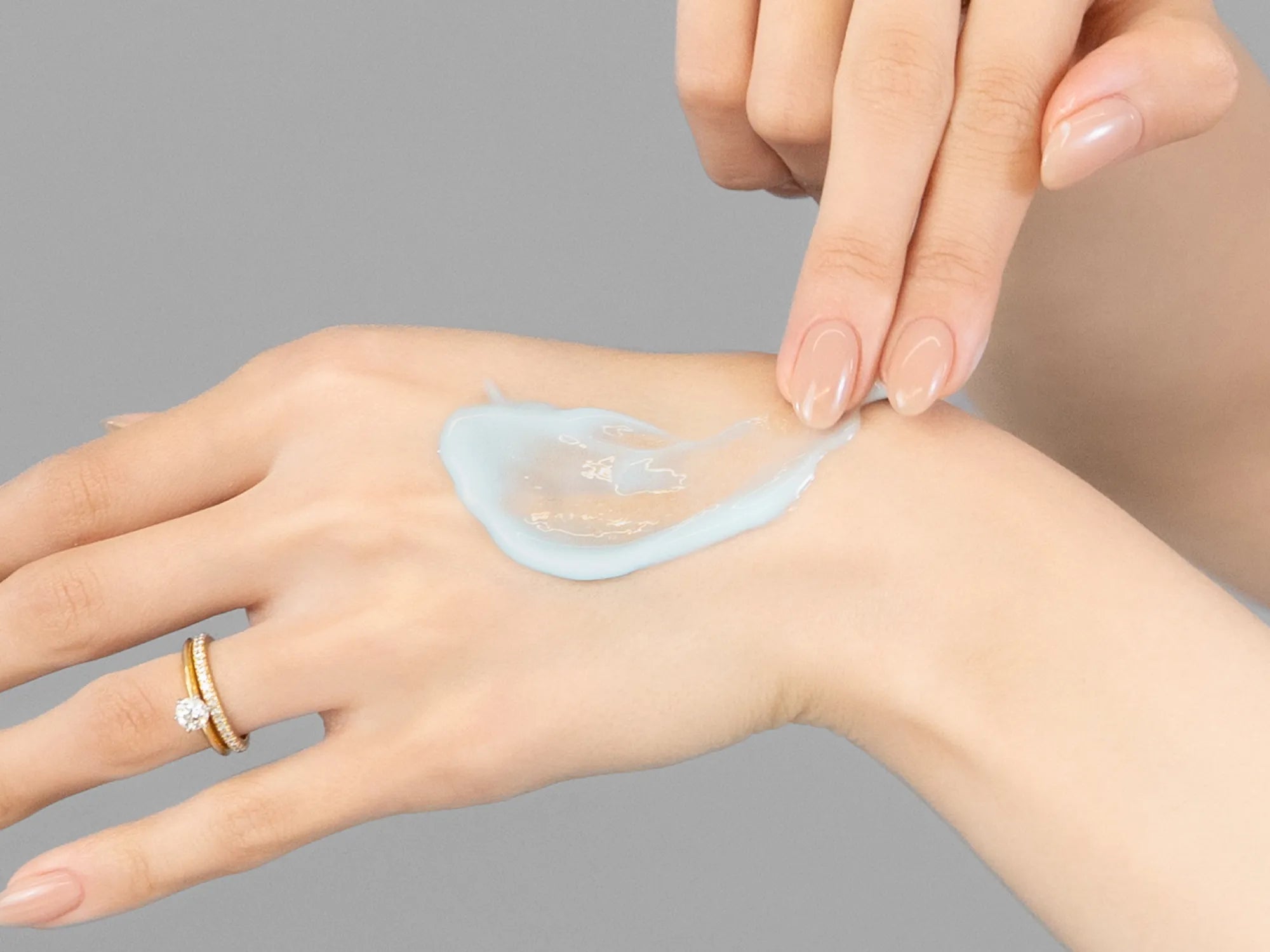 Laziza from LAZ Skincare demonstrating the texture and application of Hale & Hush Hush Hydrate Mask on her hand