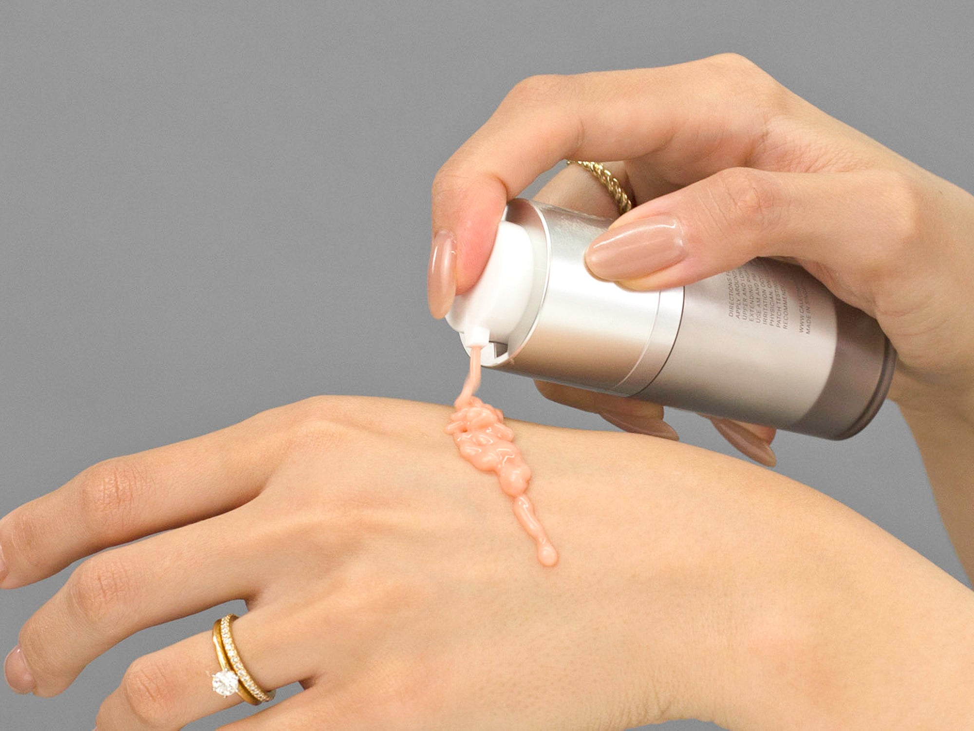 Closeup of Laziza from LAZ Skincare applying Calecim Eye Contour Lifting Cream to her hand