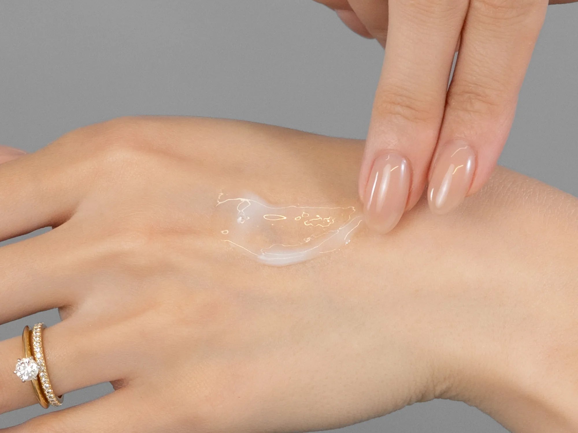 Laziza from LAZ Skincare demonstrating the texture and application of Environ Vita-Peptide Eye Gel on her hand