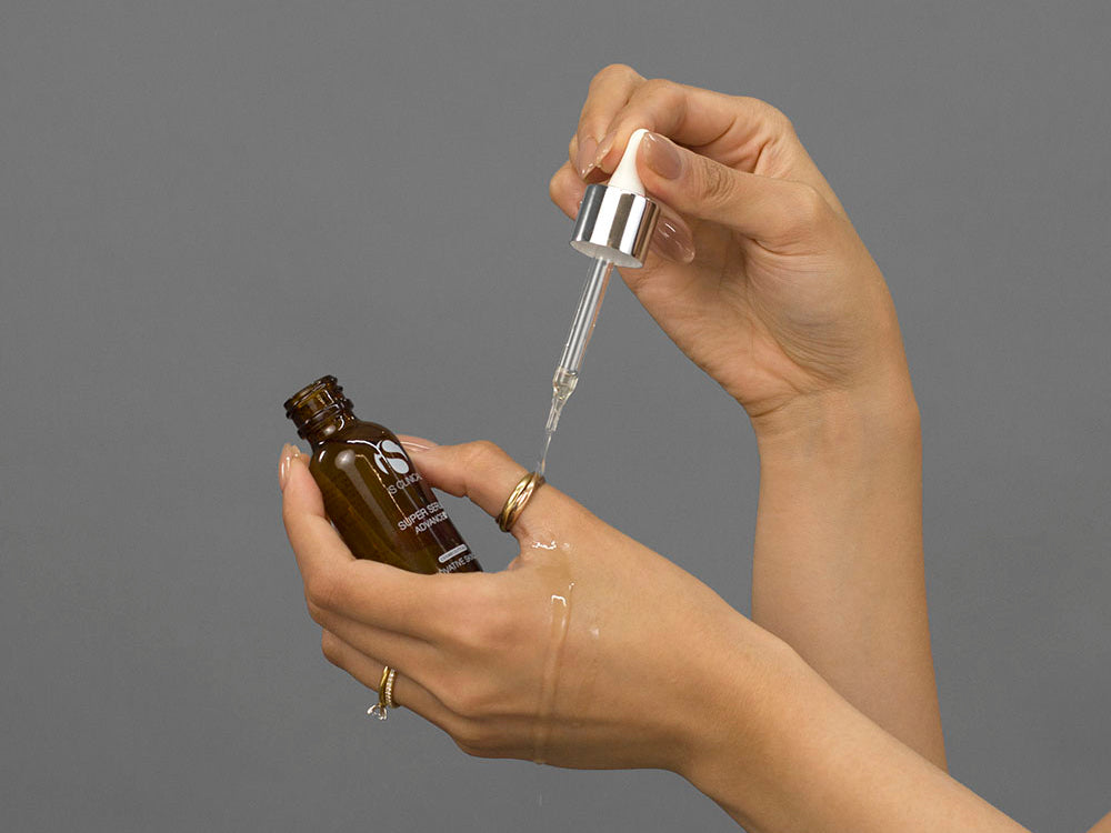 Laziza from LAZ Skincare demonstrating the texture and application of iS Clinical Super Serum Advance+ on her hand