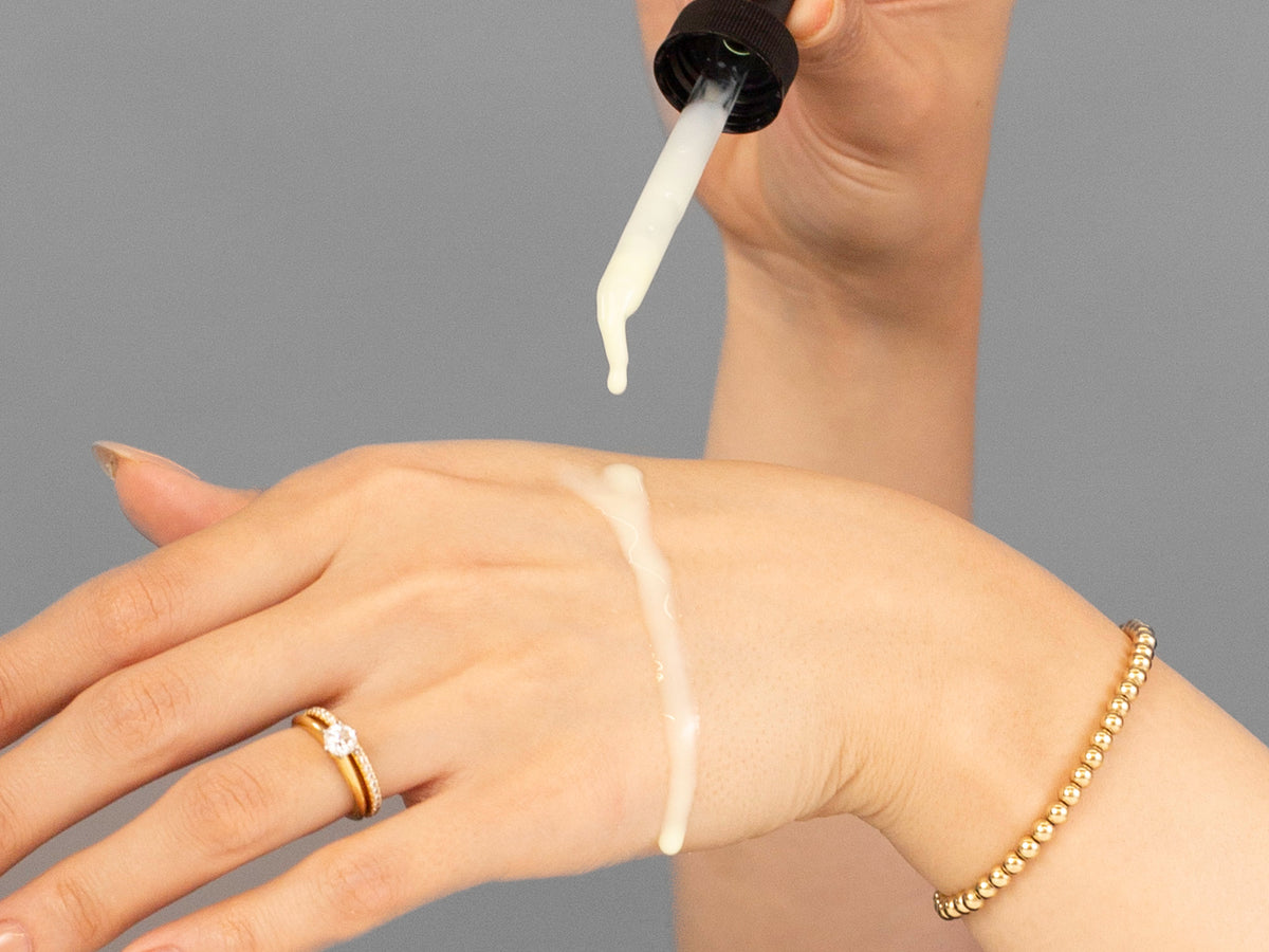 Laziza from LAZ Skincare demonstrating the texture and application of Vivant Derm-A-Renew on her hand