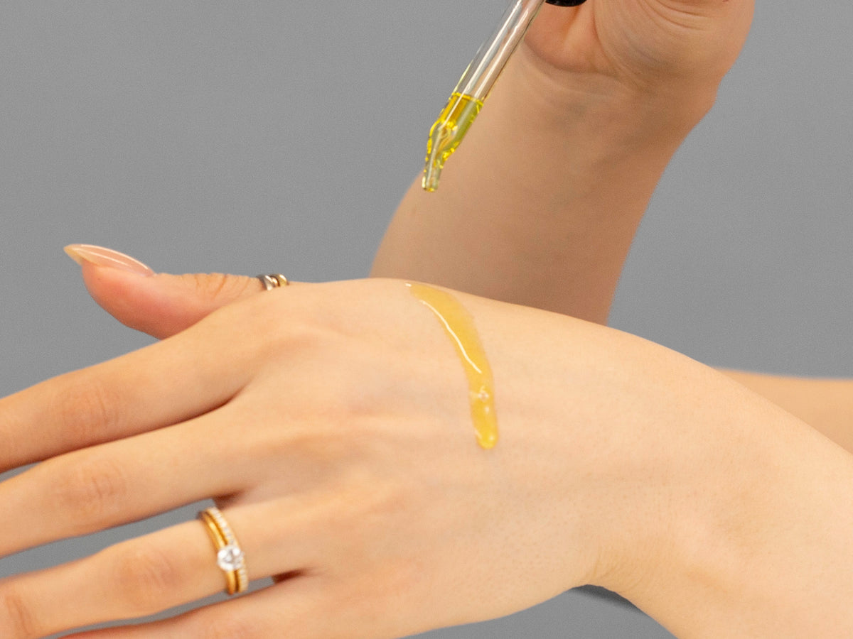Laziza from LAZ Skincare demonstrating the texture and application of Vivant Exfol-A Forté on her hand